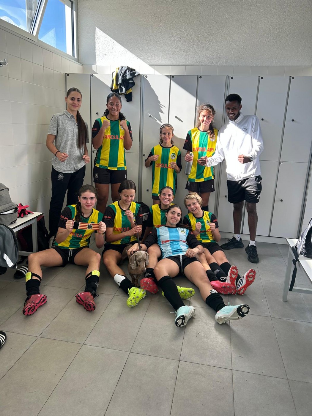 L'Infantil femení guanya 3-0 al Viladecans i segueix en segona posició 